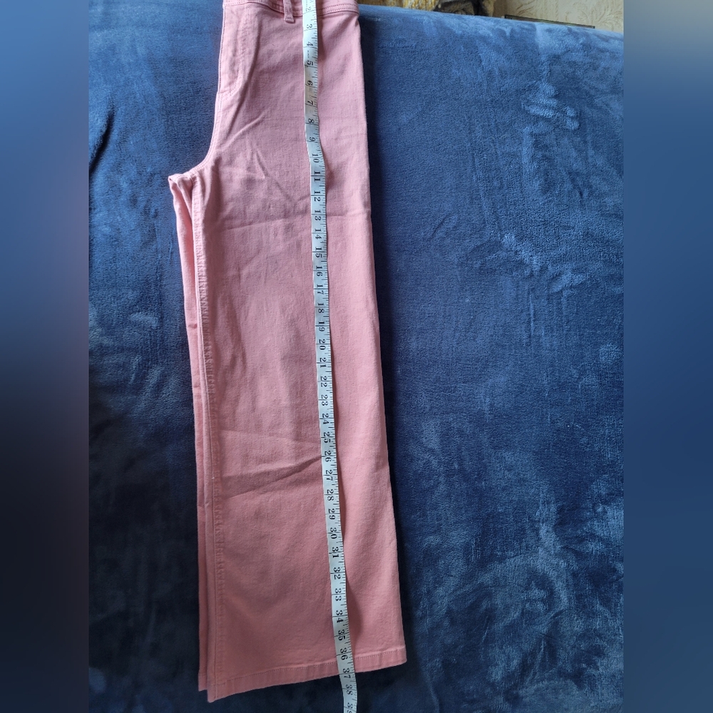 Pink Cropped Pants - Picture 7 of 7